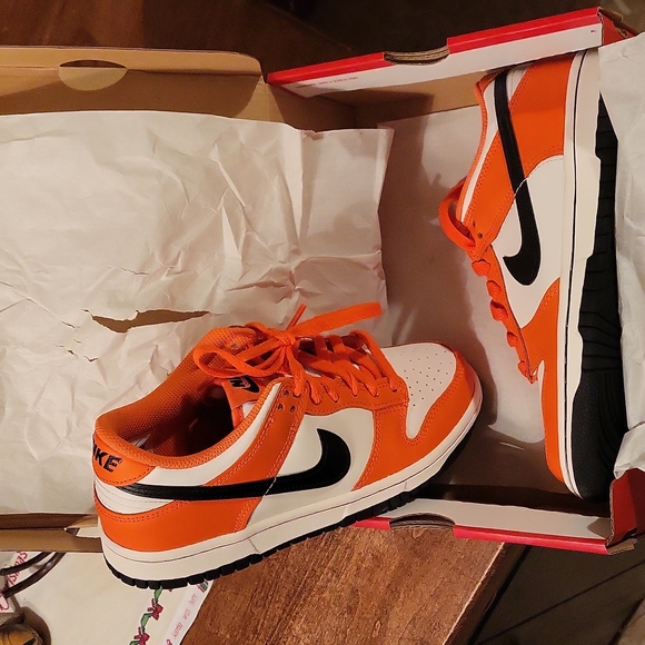 Nike Hallowen dunks - Picture 2 of 4